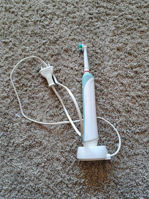 Szczoteczka elektryczna do ręków Oral B Braun