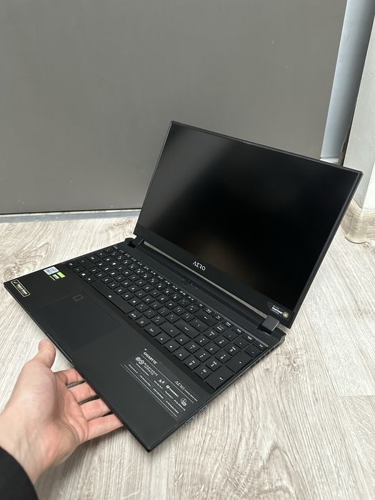 Gigabyte Aero I7 RTX 3070 tgp 110W 144HZ