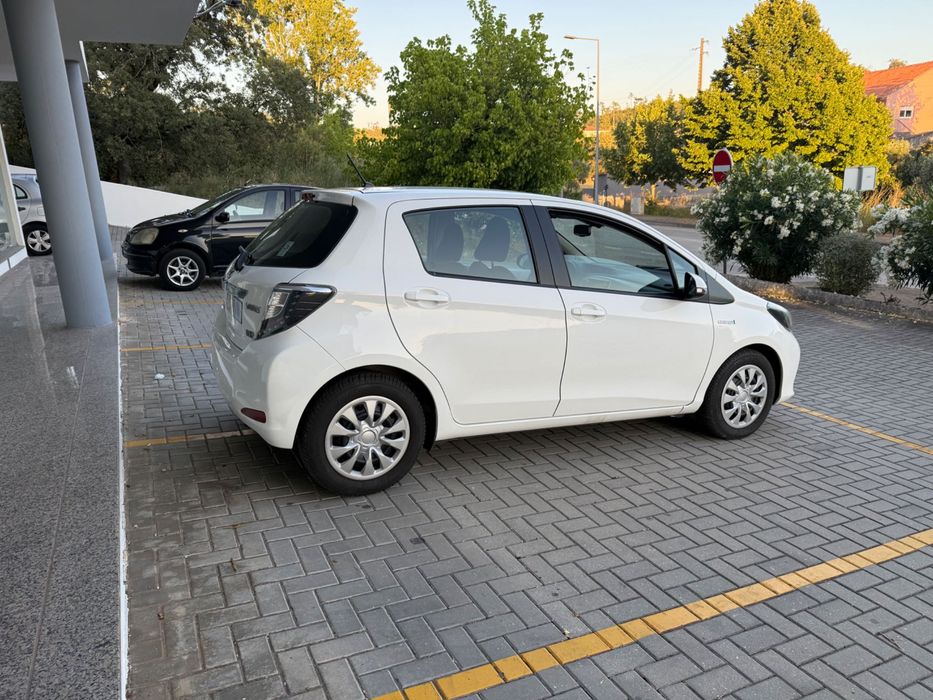 Toyota Yaris 1.5 Hybrid — photo 2