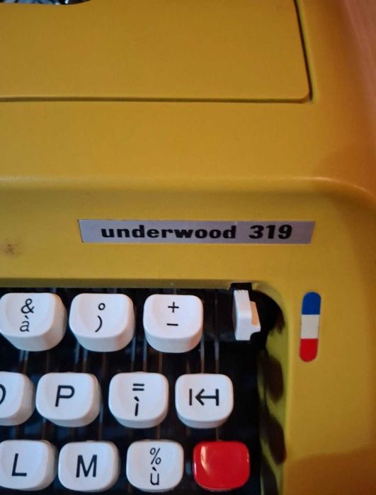 Máquina de escrever Olivetti-Underwood 319