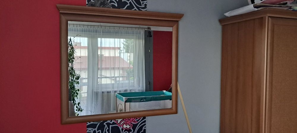 Lustro w ozdobnej ramie