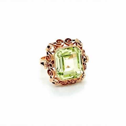 Złoty pierścionek Zielony kamień.