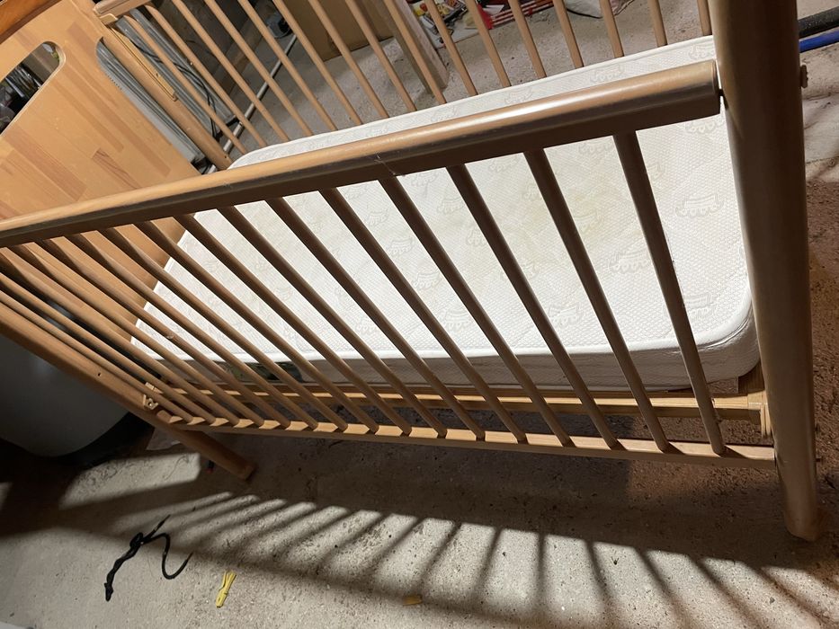 Cama de bebe em bom estado mas usada