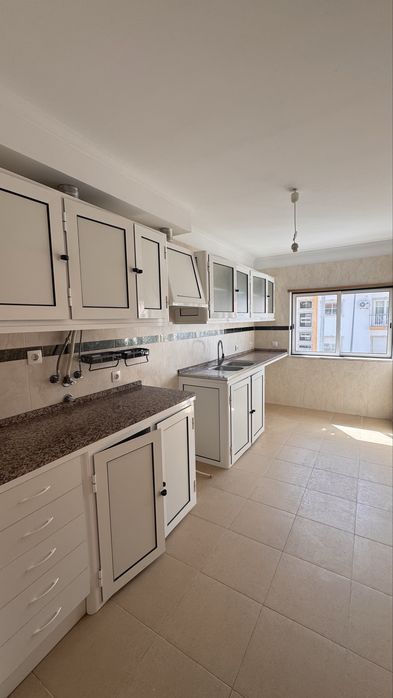 Arrenda- se T2 em Paio Pires, Seixal - Ler descrição