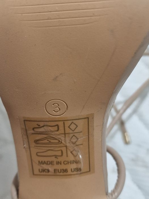 Saltos beige da ASOS