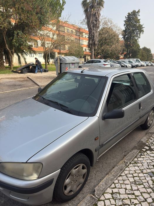 Em bom estado o carro dado que é de 1998