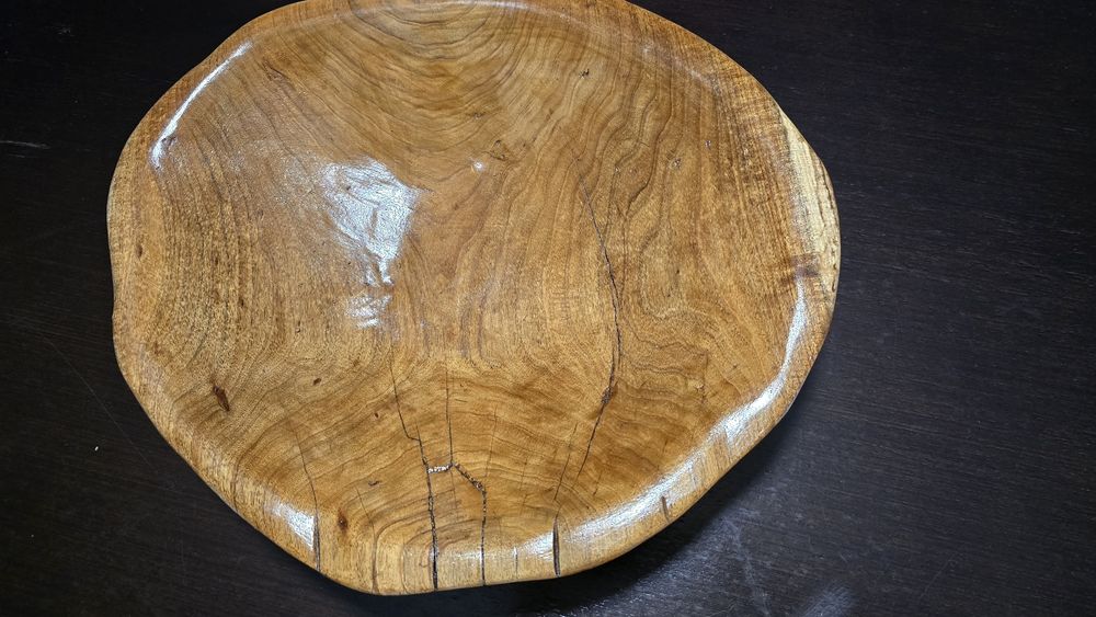 Fruteira peça única em madeira maciça