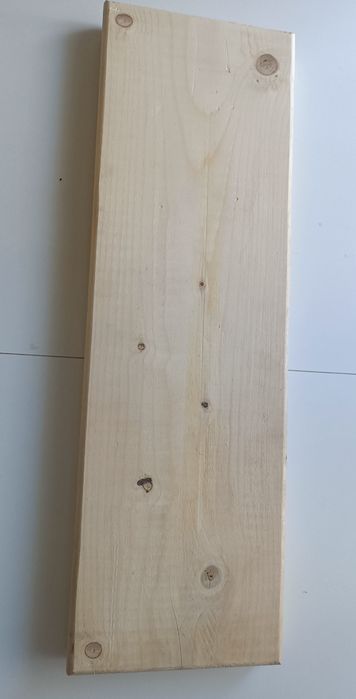 Półka ścienna nie malowana, masywna.