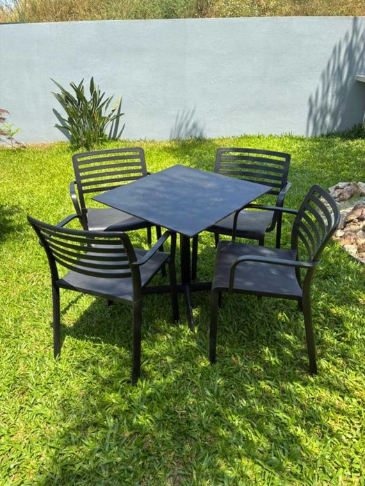 Conjunto Mesa e Cadeiras Exterior