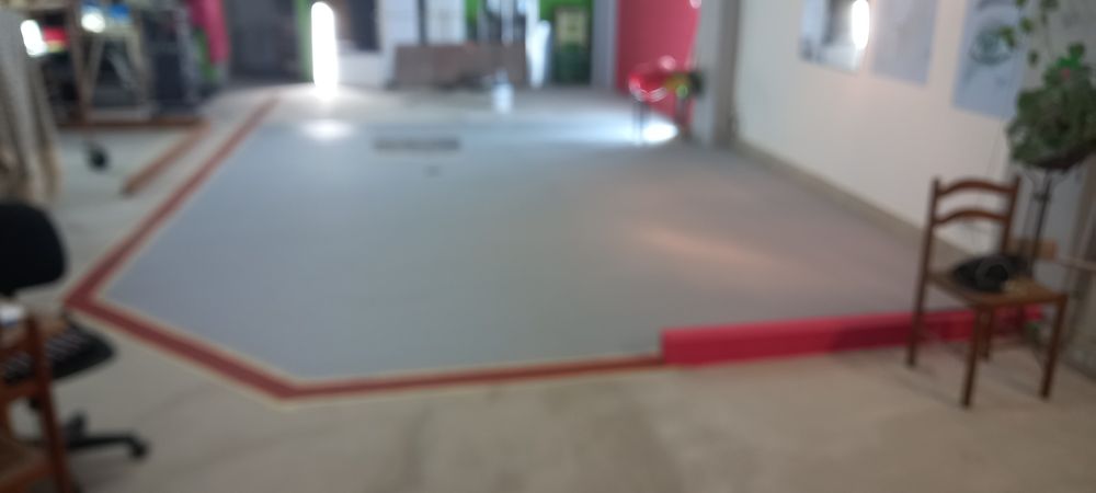 Armazém Alugo 125m2 FUNCHALINHO 4 m Pé Direito.