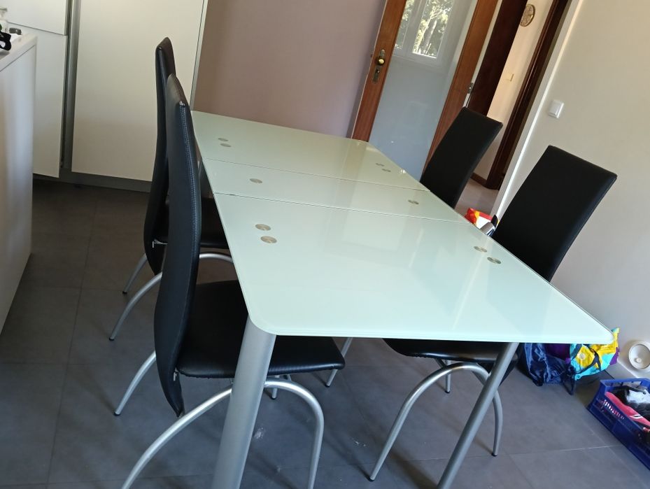 Mesa de jantar em vidro