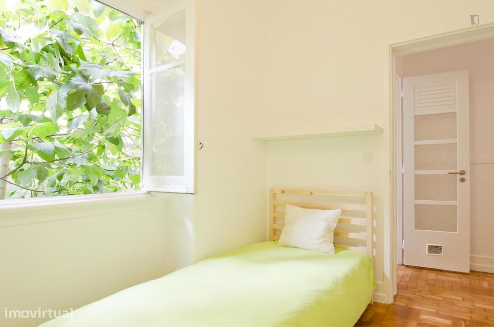Quarto - localizado em Marquês de Pombal Lisbon