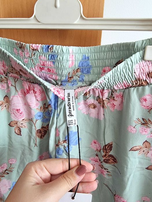 Calções verde floridos Stradivarius 100% viscose S - novos c etiqueta