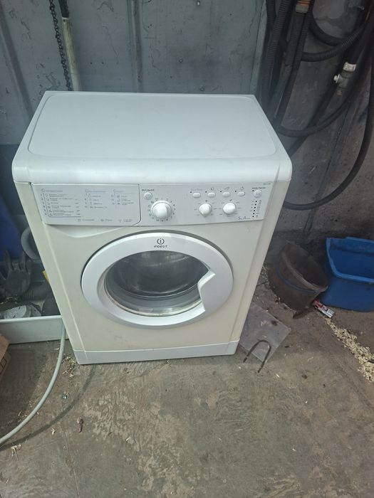 Пральна машинка INDESIT