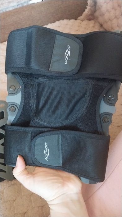 Ортез колінного суглоба Donjoy Reaction Knee 11-0215 (США)