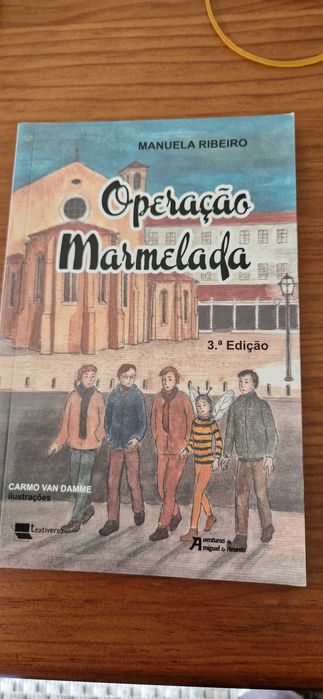 conjunto de quatro livros  para jovens