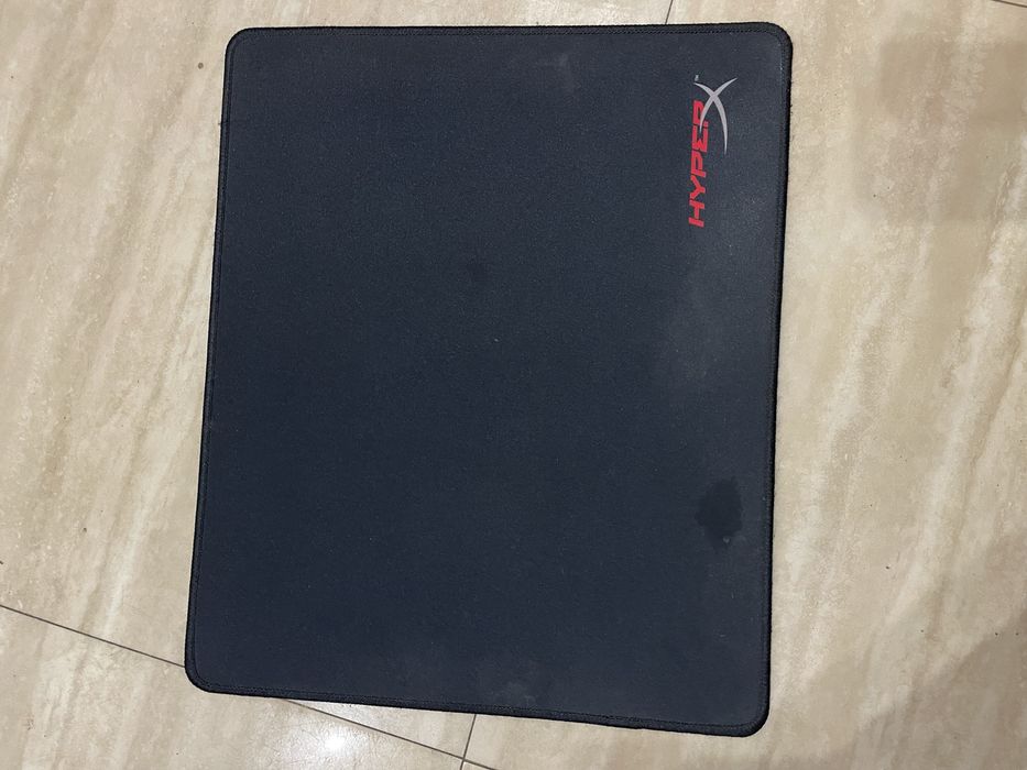 Коврик Hyper X ігровий розмір m  300:360 в хорошо стані