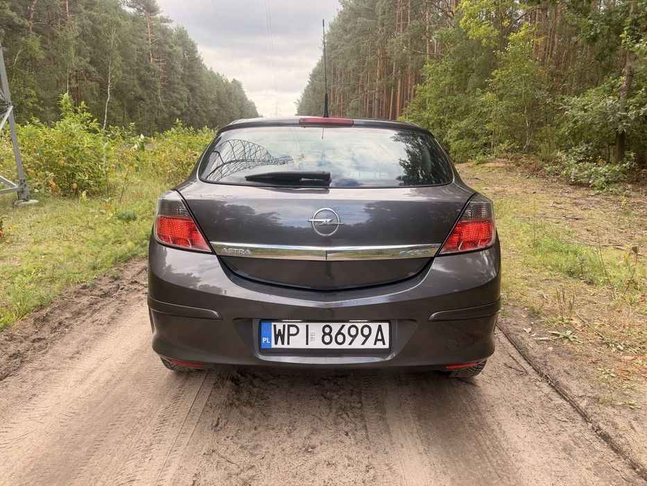 Opel sstra gtc, 2009rok