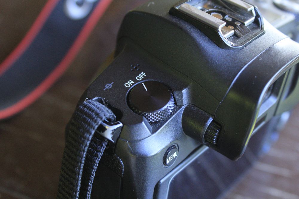 Продам Canon eos R