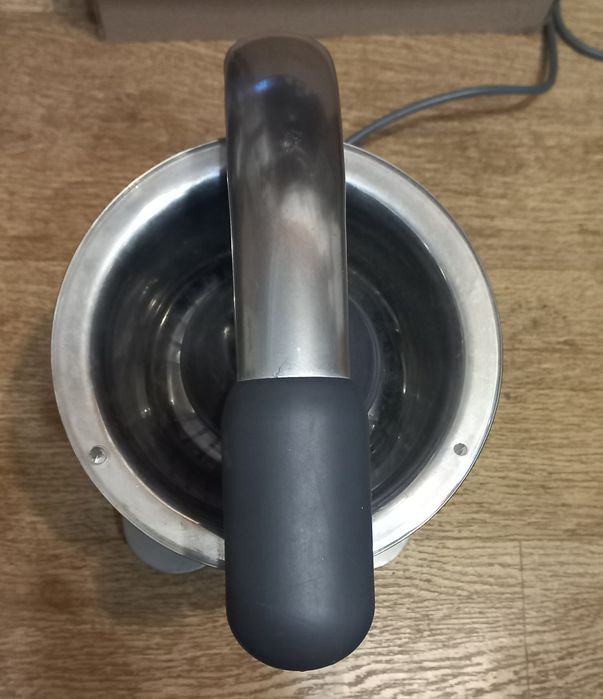 Продам профессиональную соковыжималку для цитрусовых Кеnwood JE 450