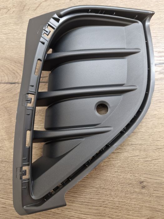 Решітки протитуманної фари (глянцеві) VW ID4  11G807820A, 11G807819A