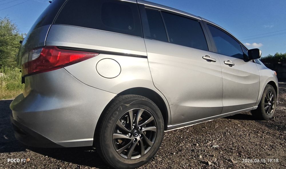 Сімейне 6 містне авто Mazda 5