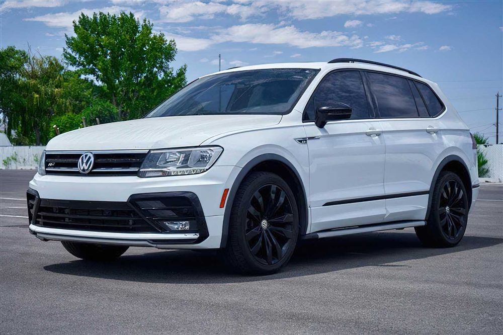 Volkswagen Tiguan      2021