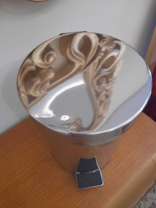 Caixote do lixo em inox