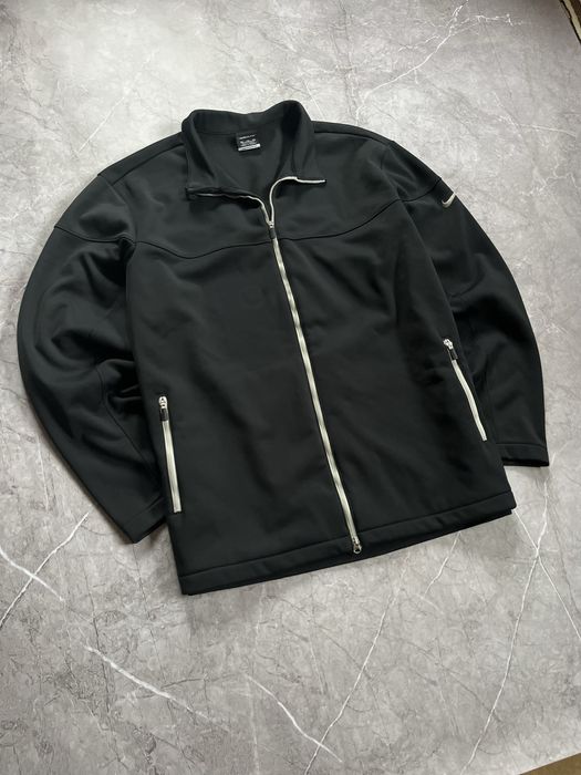 Куртка на флісі Nike.