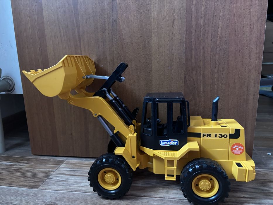 Екскаватор Bruder