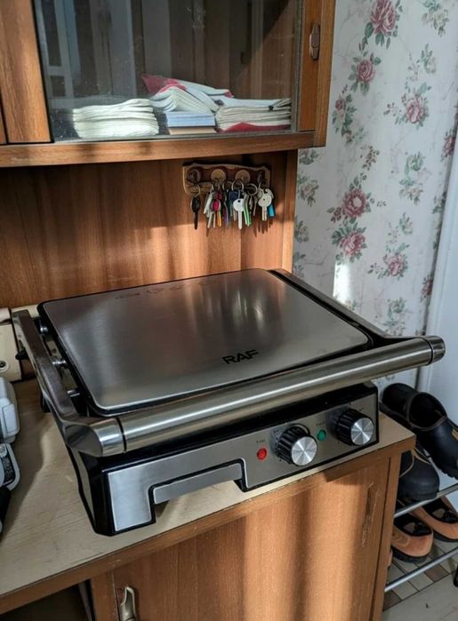 Потужний контактний електричний гриль з таймером