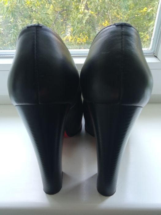 Кожаные лабутены 250 грн.