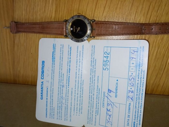 Relógio antigo da marca Cosmos
