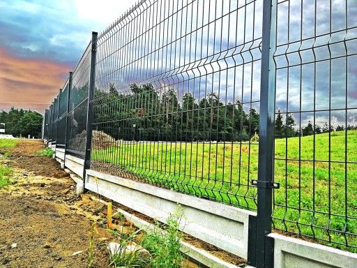 Montaz ogrodzen panelowych, betonowych murowanych . Bramy, furtki, prz