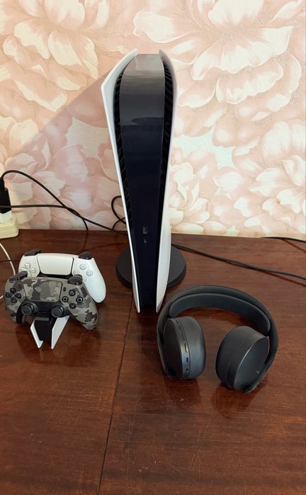 Ігровий комплект PS5 Digital Edition + 2 геймпади + Pulse 3D + Зарядк