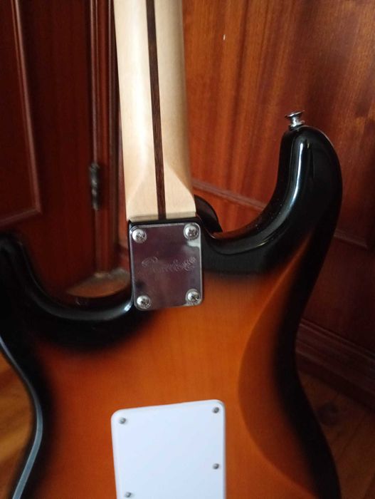 Fender Squier Bullet Strat with Tremolo HSS IL Brown Sunburst