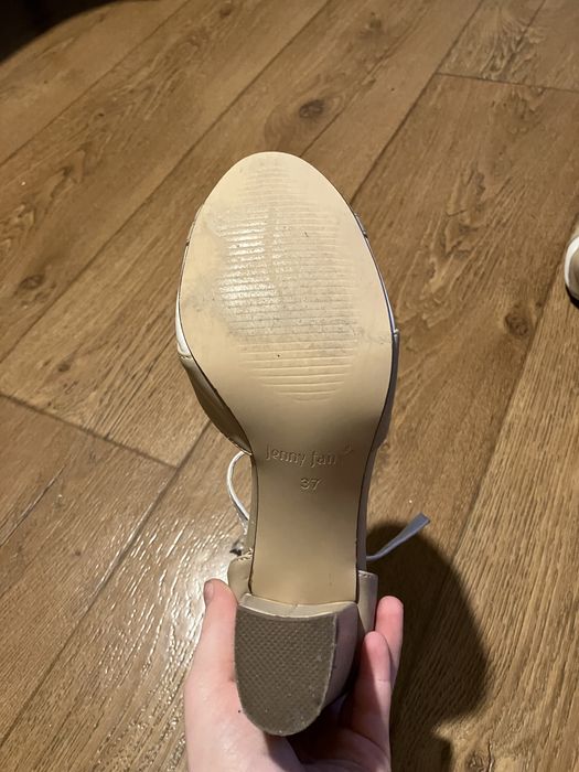 Buty na obcasie   .