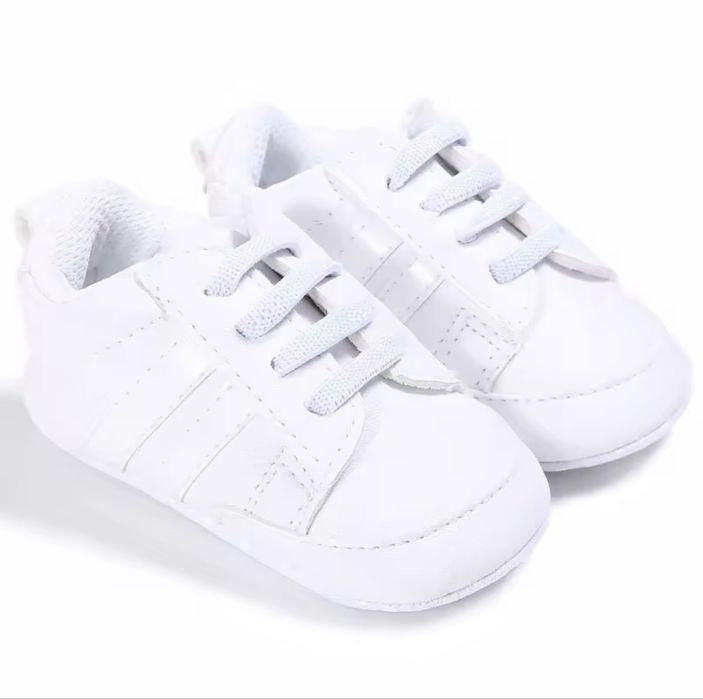 Criança bebê menina sapatos
