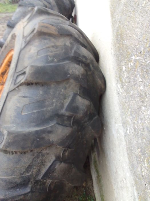 Opony do koparko-ładowarki