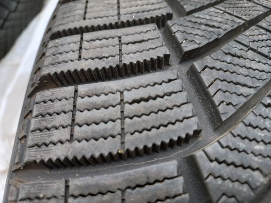Pirelli  Winters Ice Zero FR  255.45.20