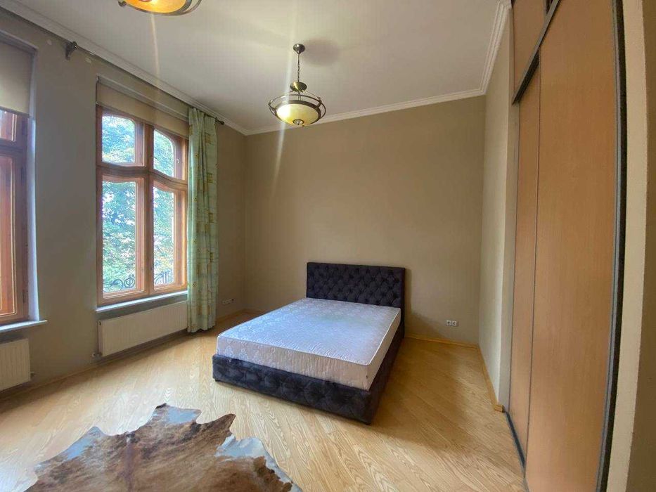 Австрійський люкс, трикімнатна квартира вул. Мазепи