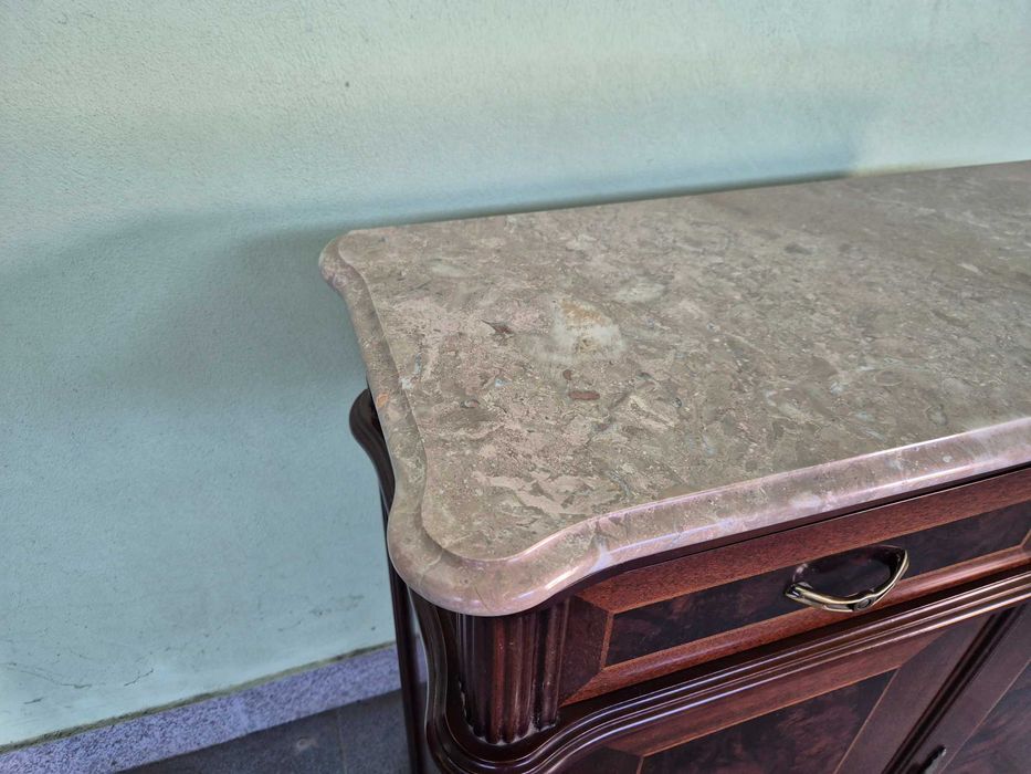 Consola vintage com pedra
