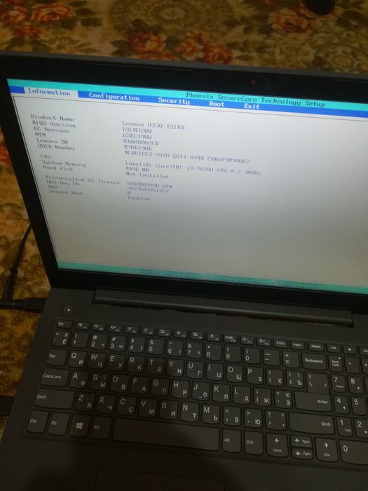Lenovo V130-15IKB  Целый экран I3 7020u ddr4 4gb