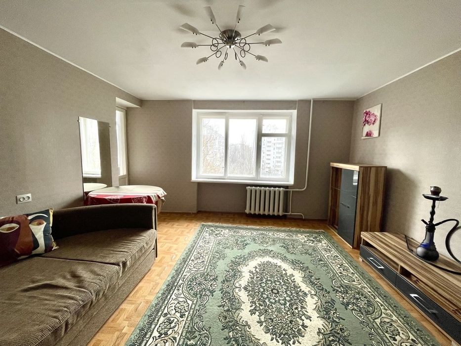 Продаєтся 2х.к Космонавтів