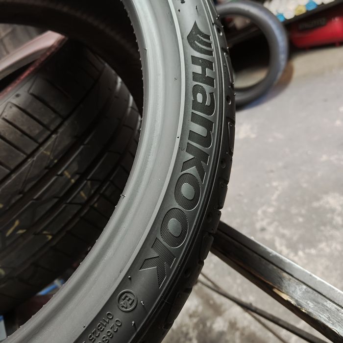 245/35/19 XL Sprzedam parę opon letnich Hankook