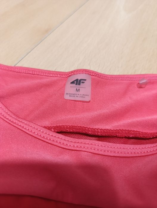 Czerwony top sportowy 4F