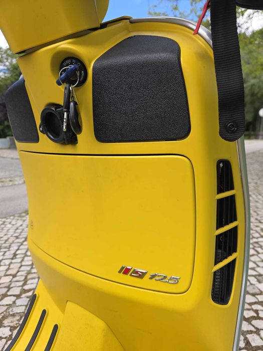 Mota Vespa VESPA Amarela