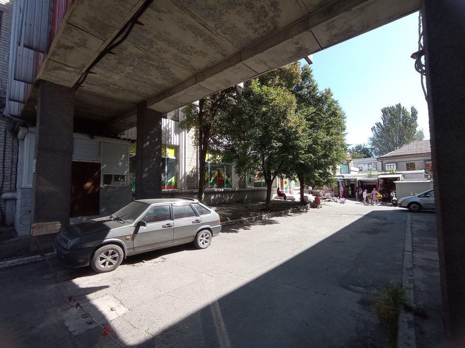 Продаж офісного приміщення по вул. Олександрівській - 883 кв.м.