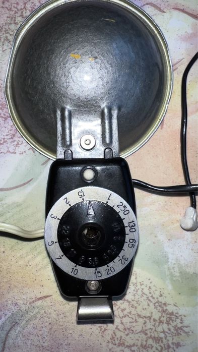 Lampa błyskowa z lat 60-tych.