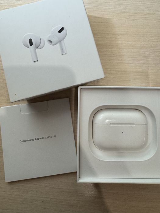 AirPods Pro , з оригінальним пакуванням + чохол в подарунок